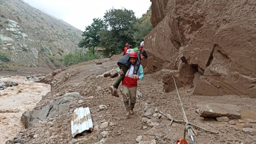 نجات ۱۵ مفقودی در سیل کرمان با تلاش امدادگران هلالاحمر